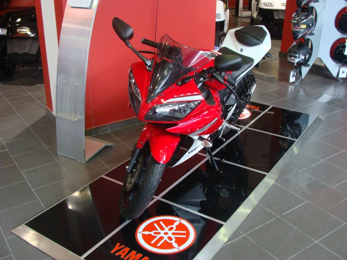 Yamaha R15 2012